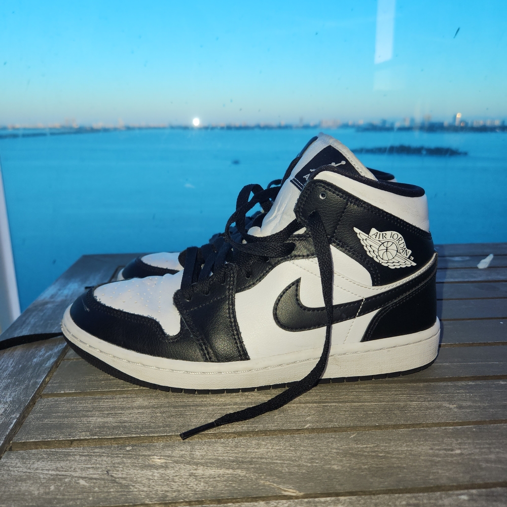 Nike Black and White Sneakers